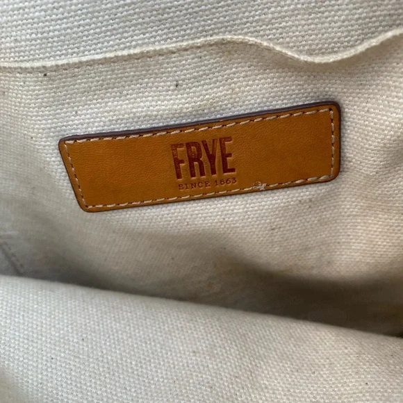 Fryer Carson medium leather crossbody bag in great condition 10 by 8.5 inches - Picture 5 of 7